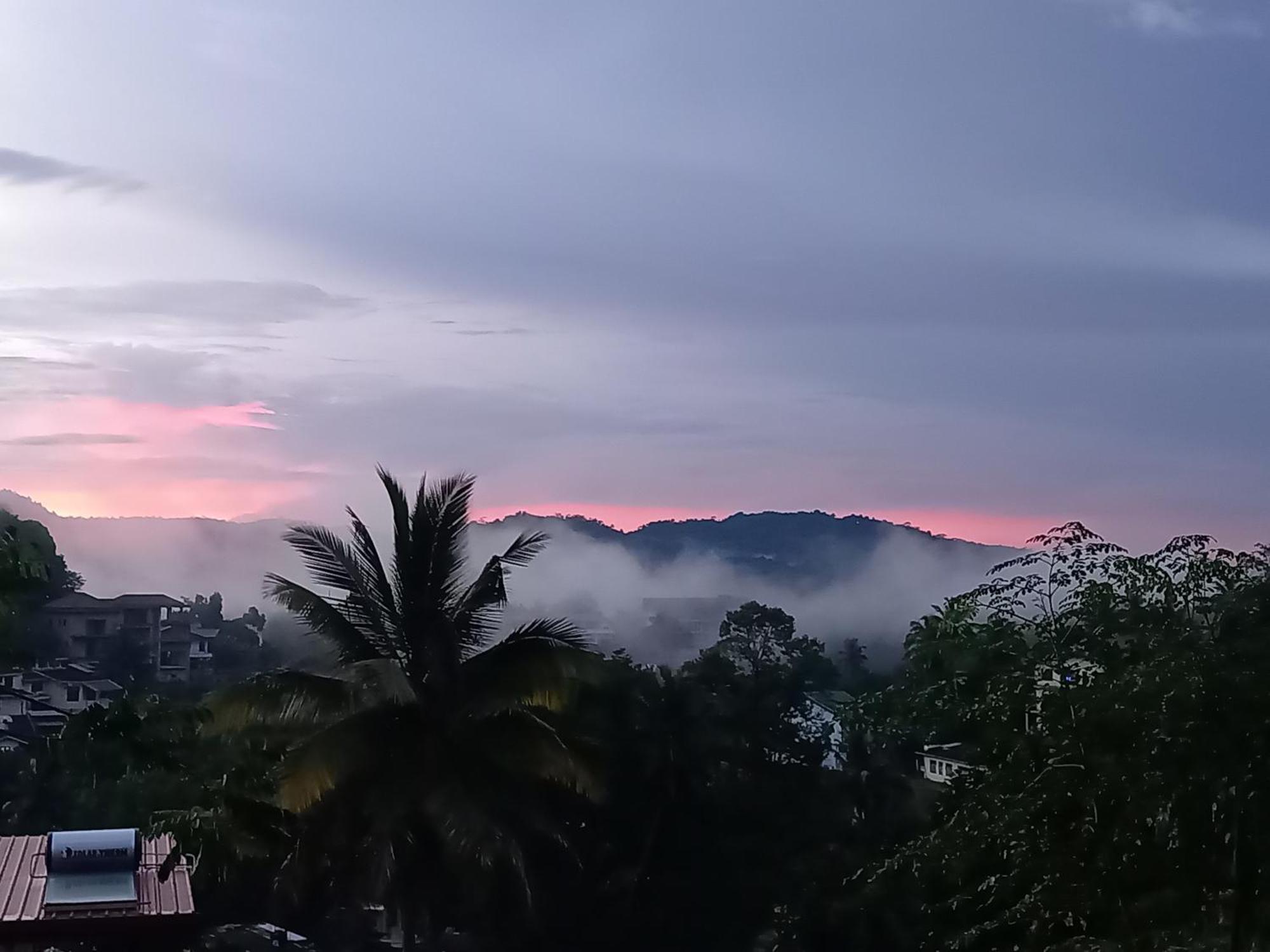 Fly Infinity - Home Stay Kandy Exterior photo